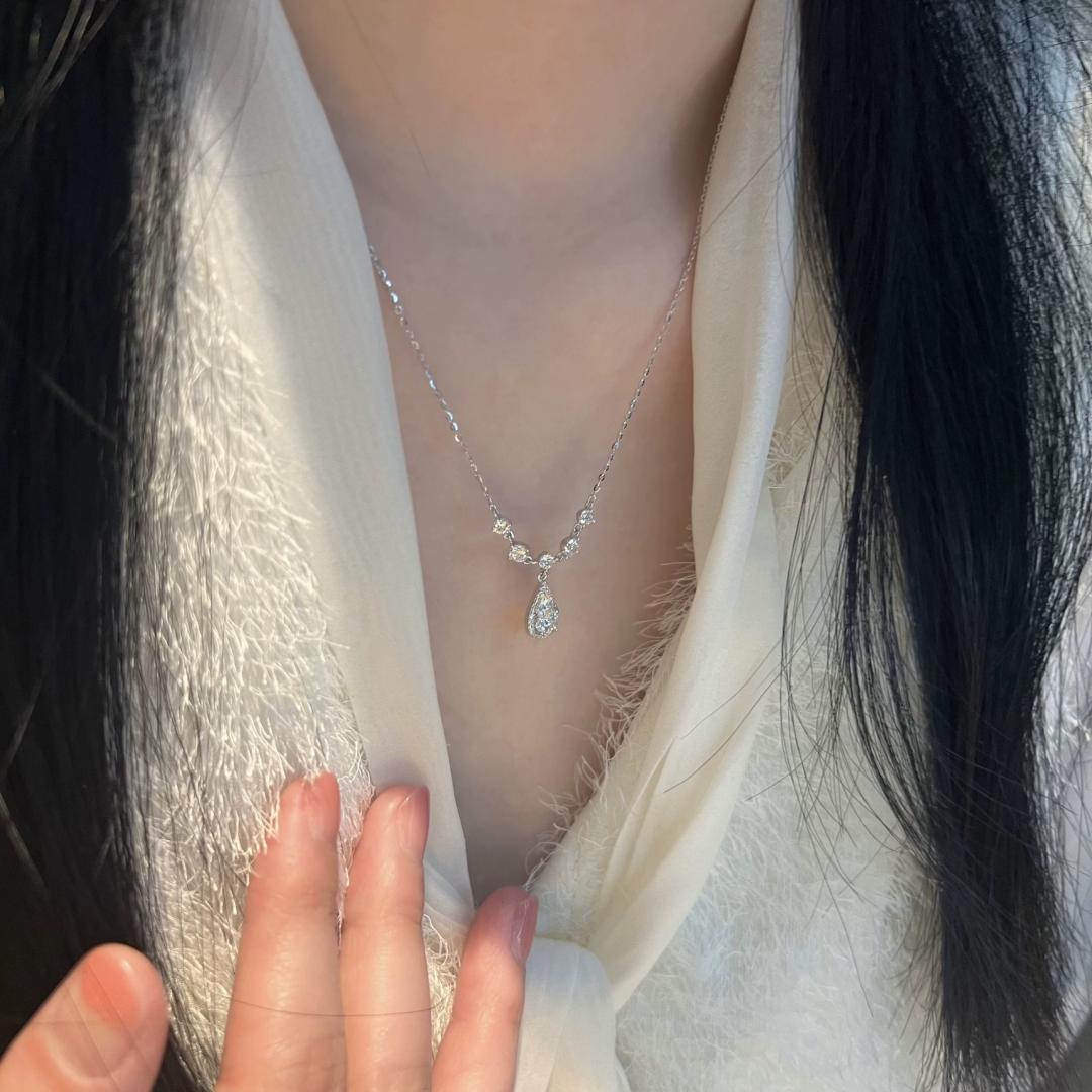 Dripping Water Pendant Necklace