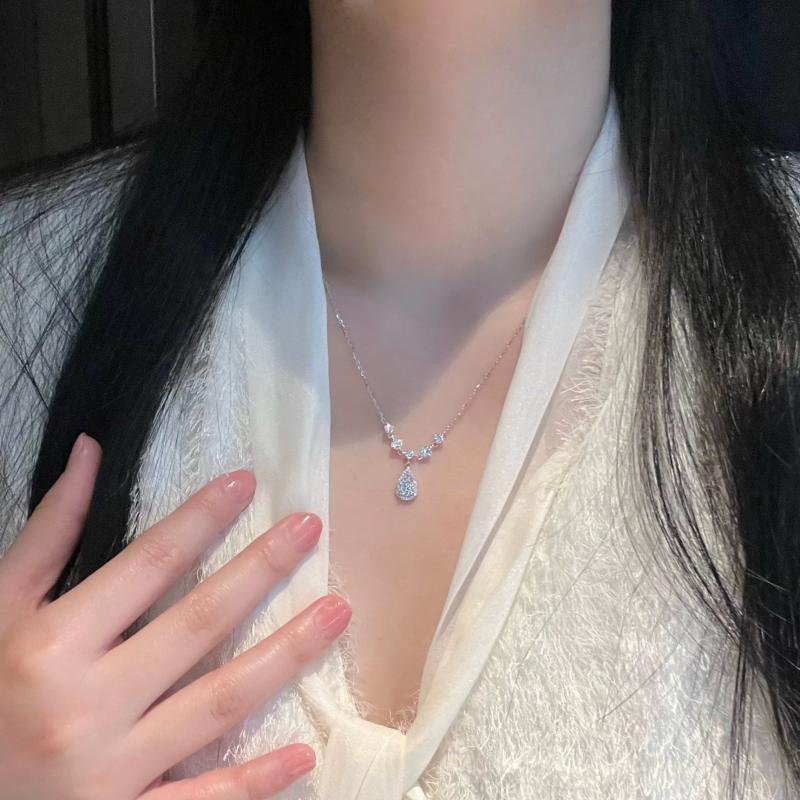 Dripping Water Pendant Necklace